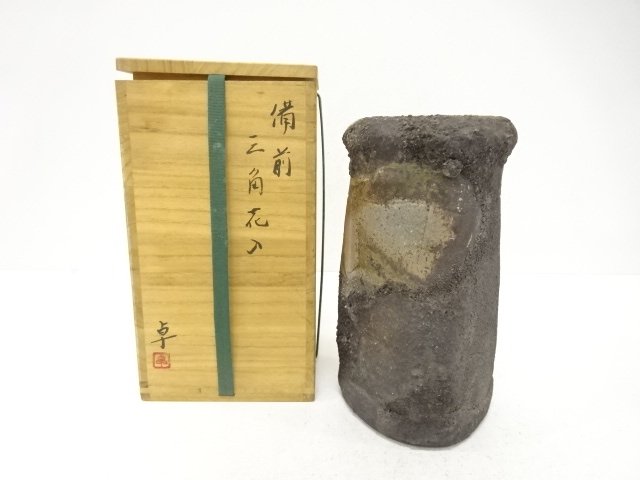 Bizen ware of a triangular flower vase by Taku Isesaki